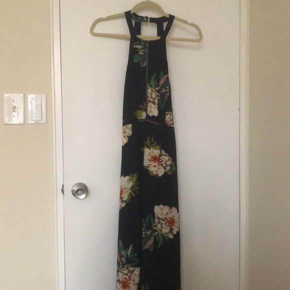 Floral Maxi Open Back Dress. - Picture 3 of 5